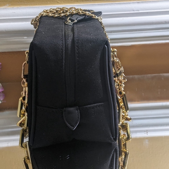 Burberry pouch converted into shoulder bag or cross body - Picture 16 of 16